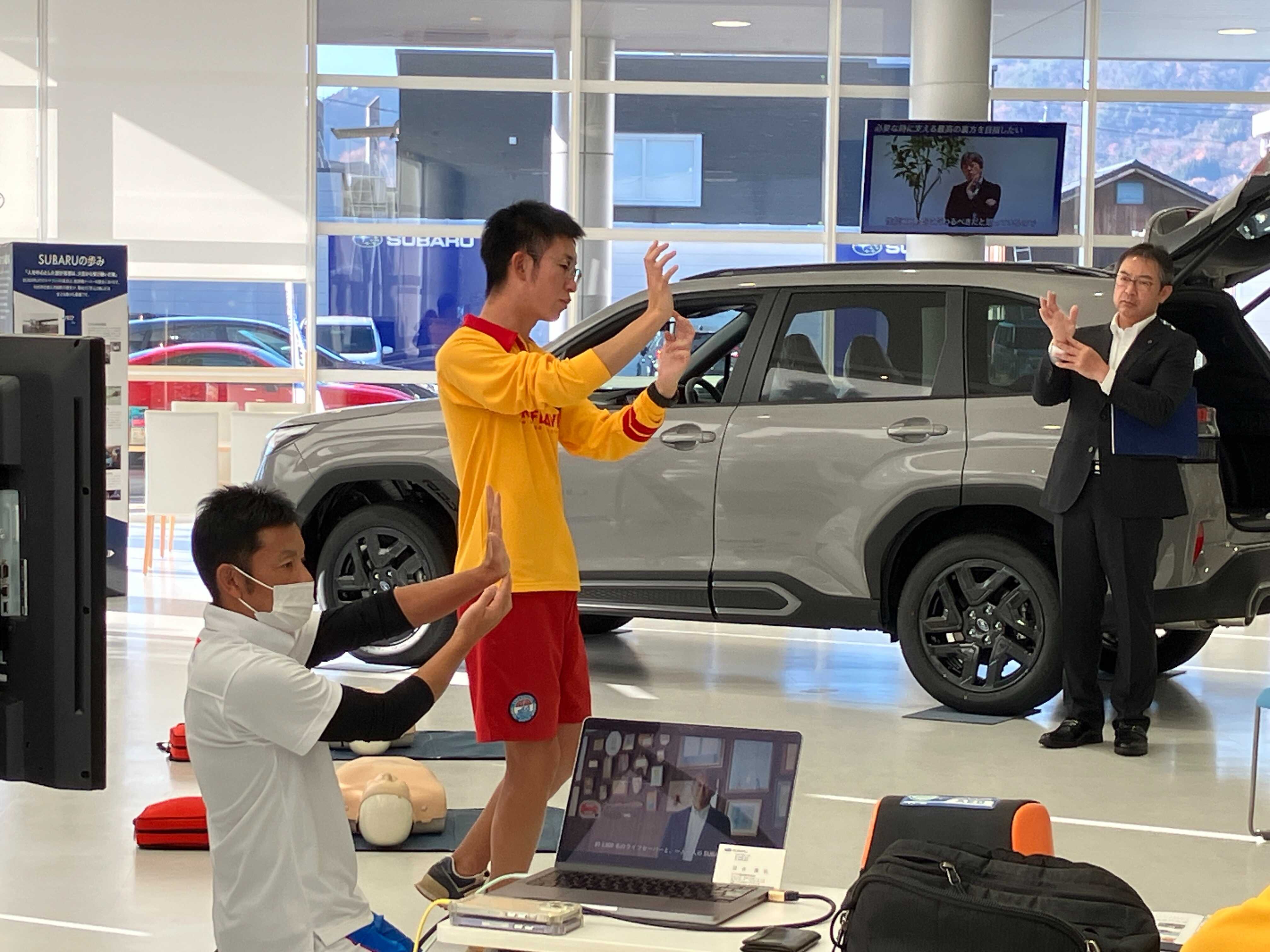 ライフセービング協会の方の説明の様子